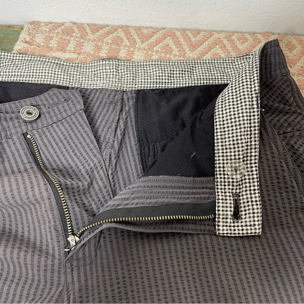 LULULEMON Men's Kahuna Seersucker Striped Golf Shorts Size 38 Outdoor - Picture 13 of 16